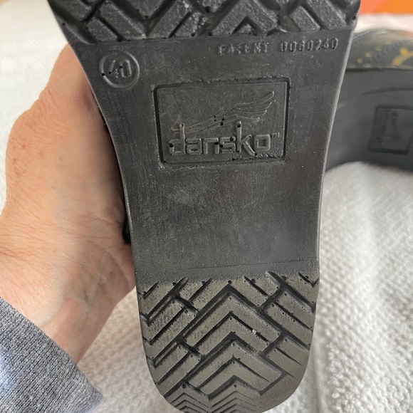 Dansko black with yellow flowers.. Size 40 - Picture 6 of 6